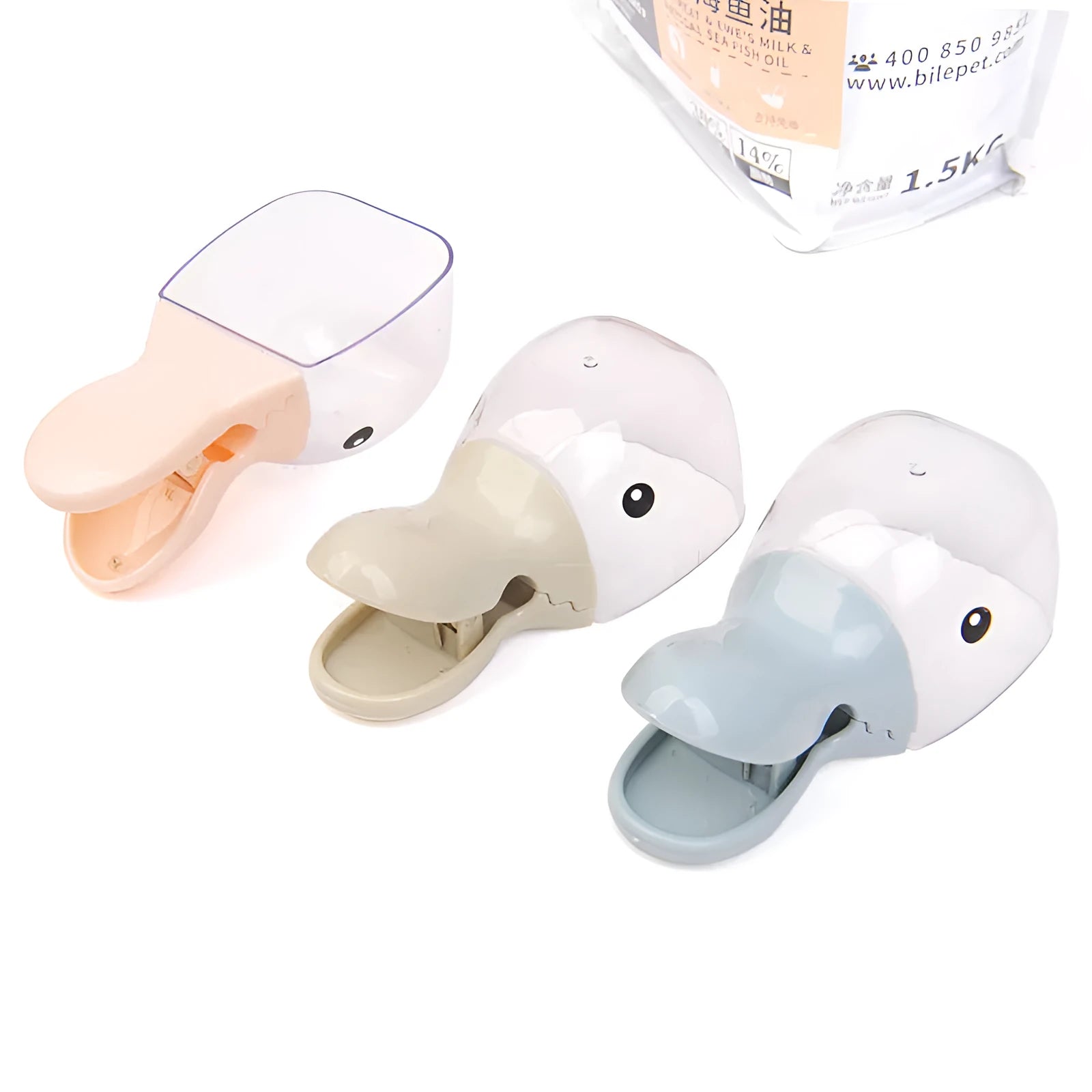 Cat food fresh-keeping clip with built-in scoop 14.7 x 5.5cm in pink