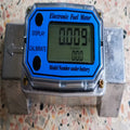 Blue aluminium alloy 25mm turbine flowmeter with screw-to-PT connections, 100 m3/h range, 0.5% accuracy