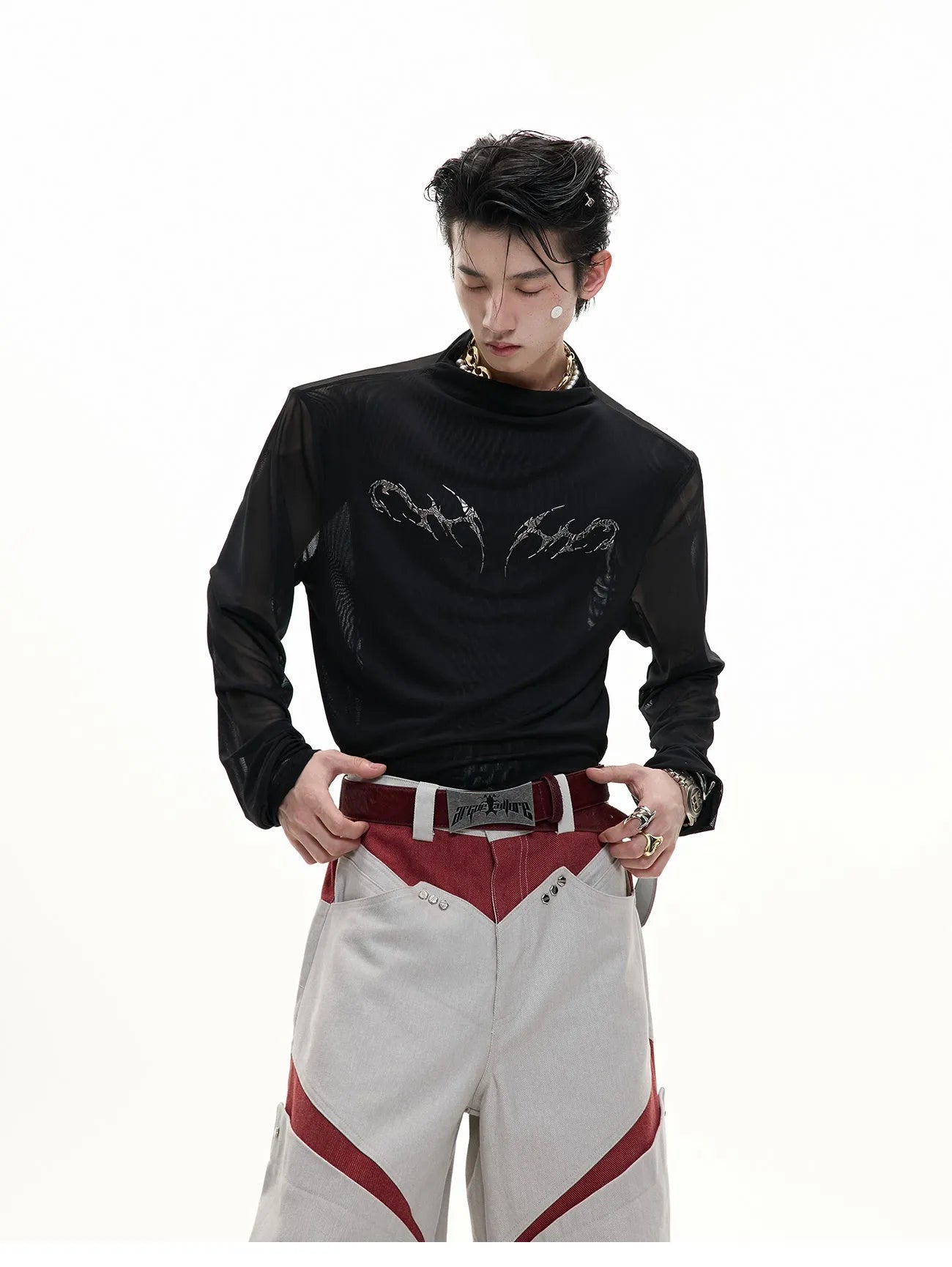 Slim fit long sleeve mesh shirt in black or white with ice-feel polyester and spandex fabric