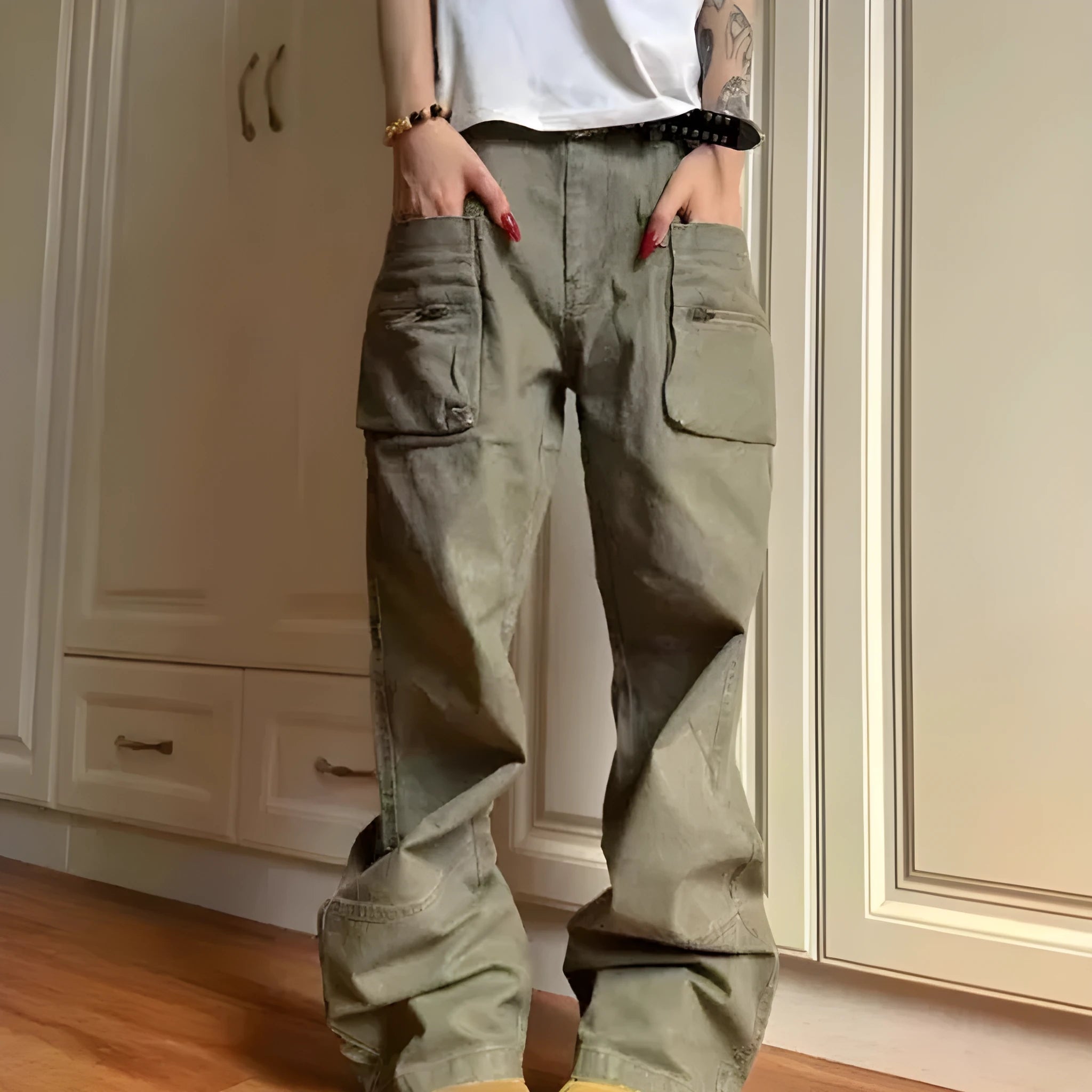 Green and black double zipper cotton casual pants with pockets in mid-waist workwear style
