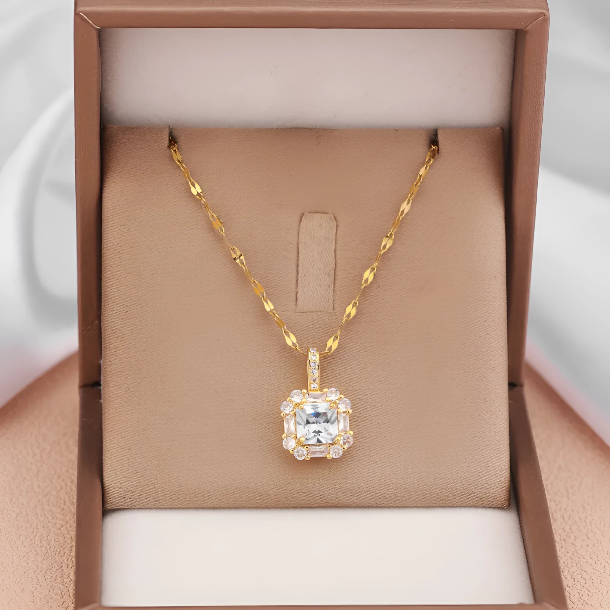 Women's gold geometric clavicle chain with quadrilateral pendant and gemstone inlay on water wave chain