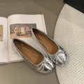 Women's black split-toe flat pump shoes with round toe and rubber sole