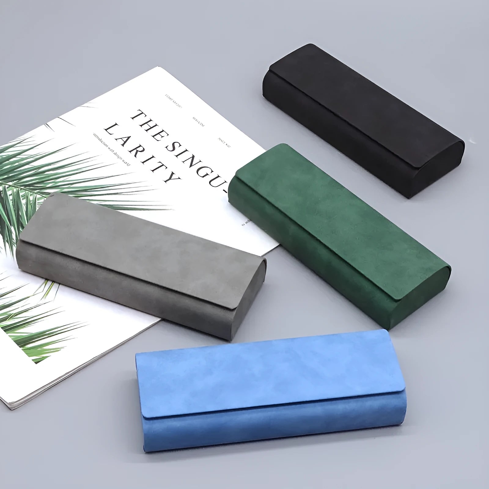 Retro leather sunglasses storage box in green, 155x60x30mm, with a glasses case design