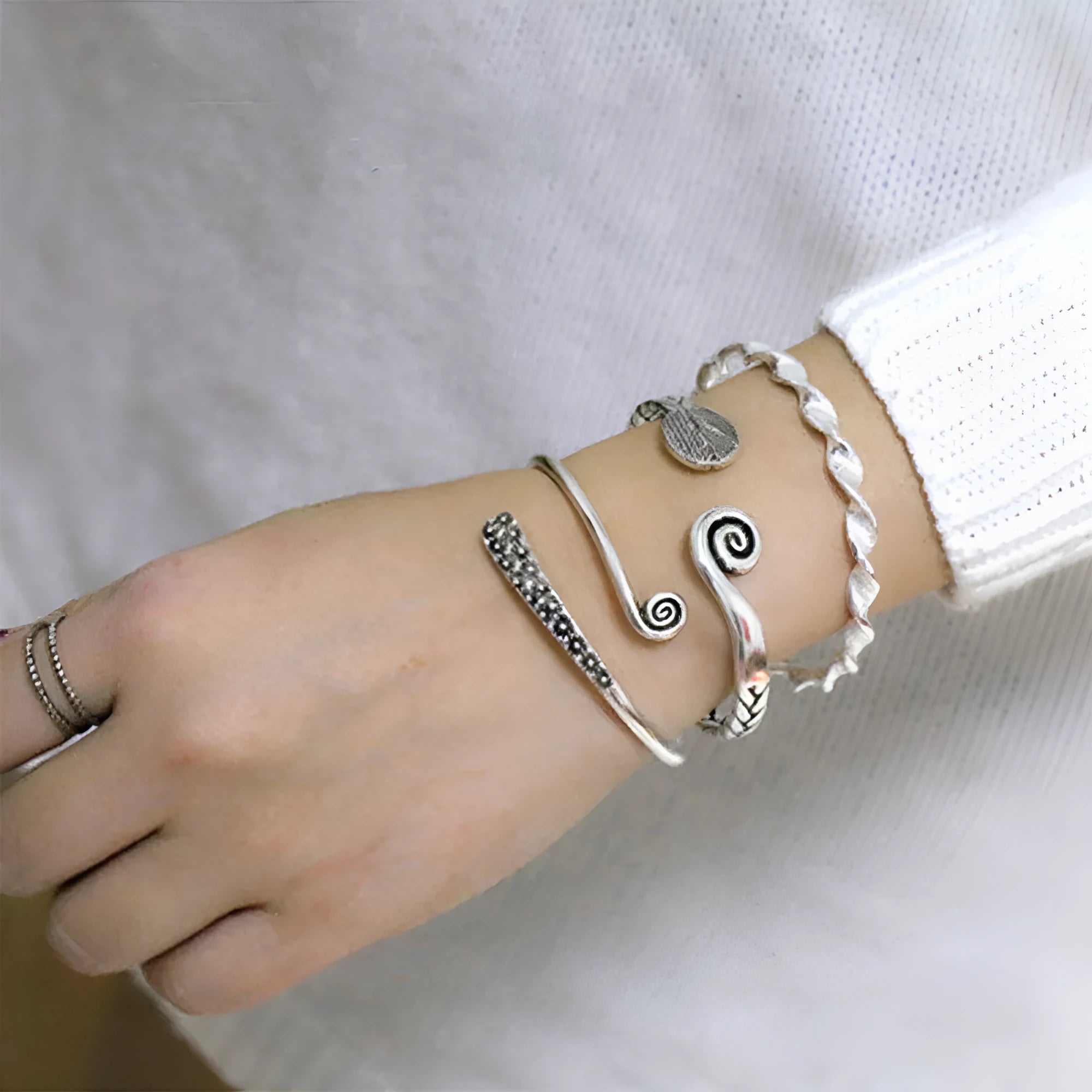 Women's Chinese retro style silver electroplated copper opening bracelet with fish charm