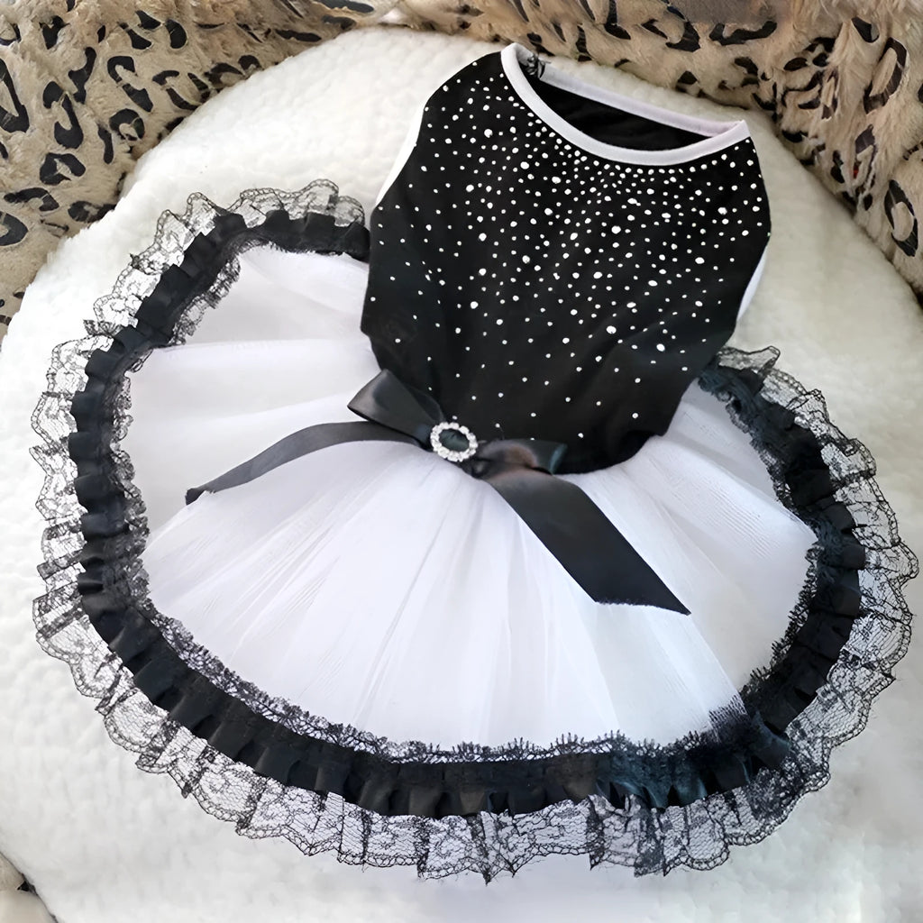 Black lightweight pet clothing made of vinylon for spring and summer, showing a dog in the garment