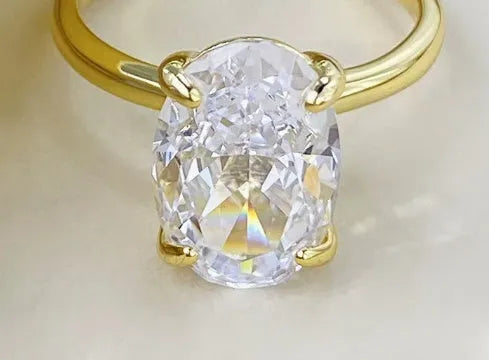 Women's oval ring with four-claw setting in gold or silver colour, 6x9mm gemstone