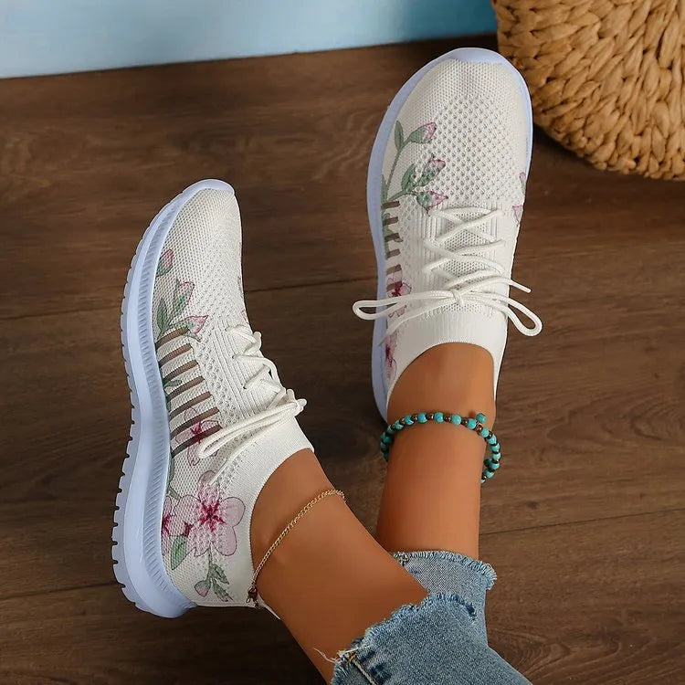 Women's Milky White mesh Flyknit running shoes with flat heel and rubber sole