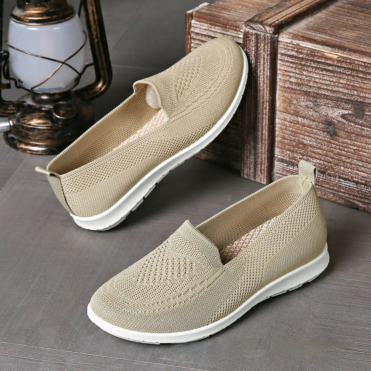 Plus size women's low-top cloth shoes with flat heel and heart-shaped pattern in various colours.