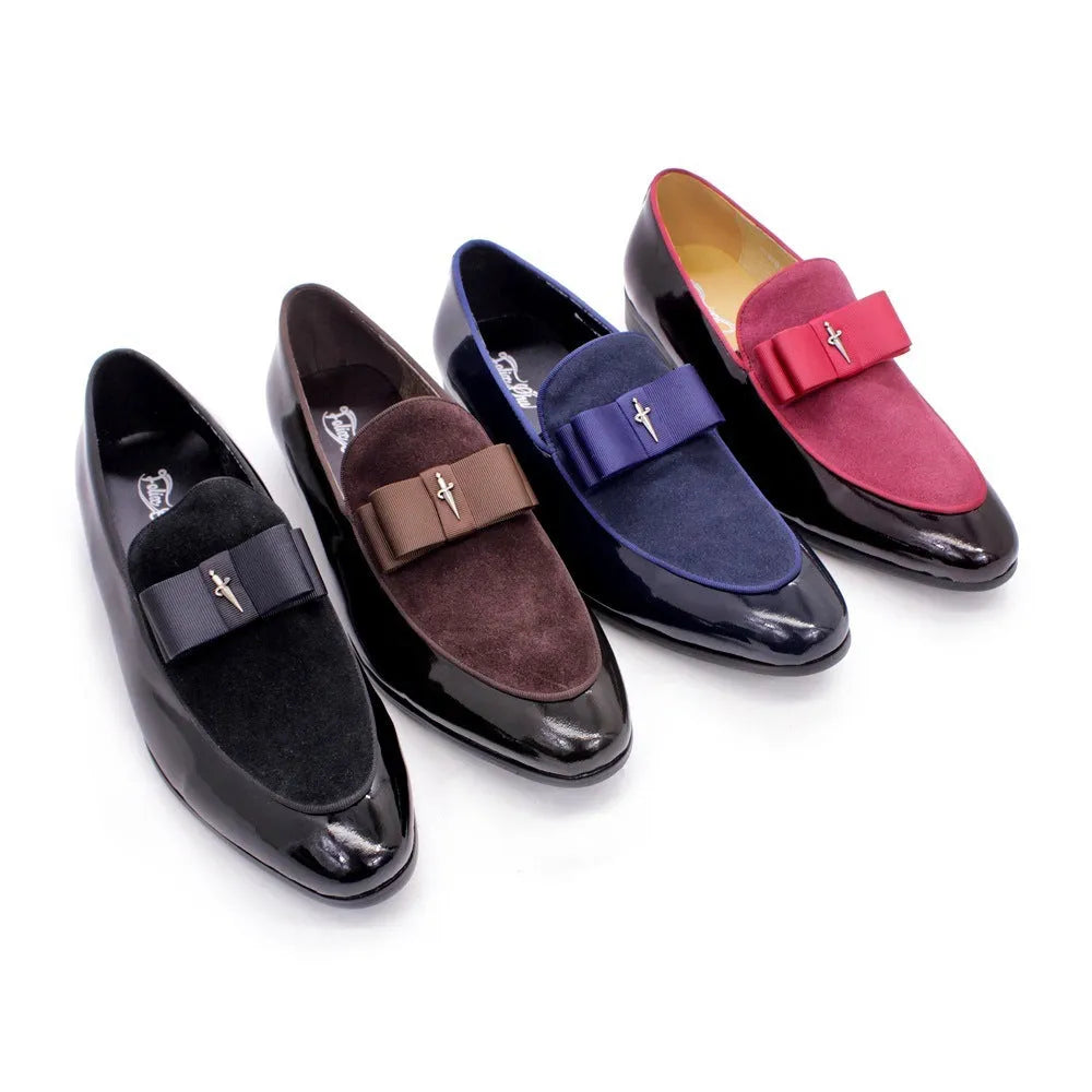 Men's low-top patent leather shoes in black with a tassel detail and rubber sole.