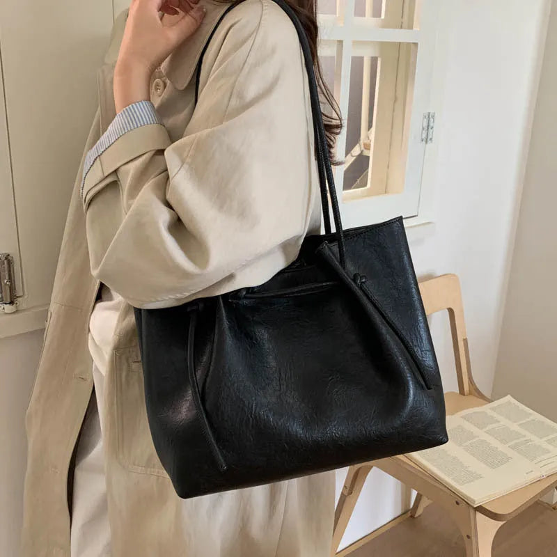 Retro easy matching shoulder commuter tote bag in PU with fold details, black colour, medium hardness
