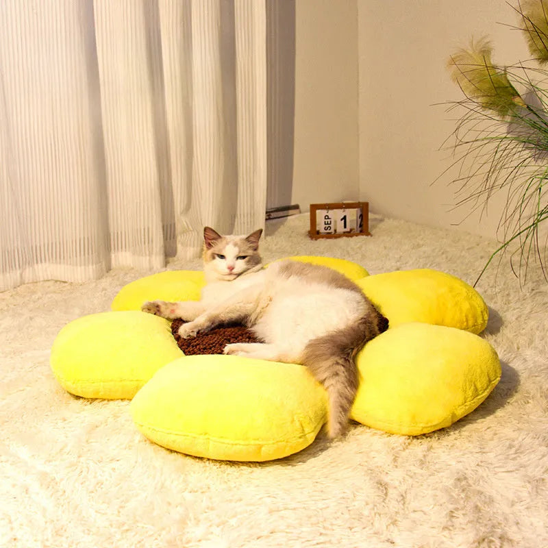 Blue round flower-shaped cat nest with raised sides, measuring 85cm across, filled with PP cotton and sponge.