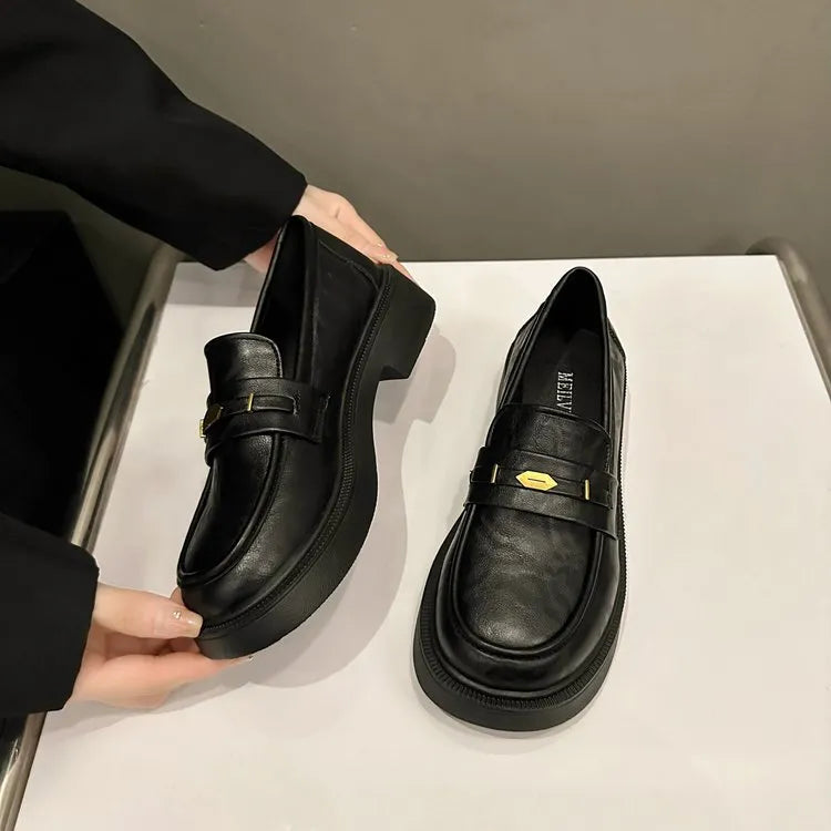 Women's all-match metal commuter soft bottom low top small leather shoes in black with round toe and mid heel