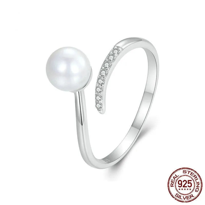 S925 sterling silver adjustable ring with shell pearls on woman's hand
