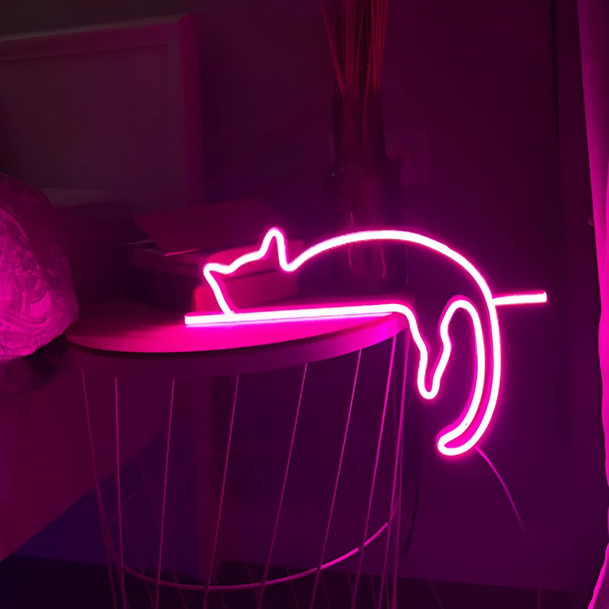 Purple neon cat LED decorative light with 11W power and PC shell for room placement