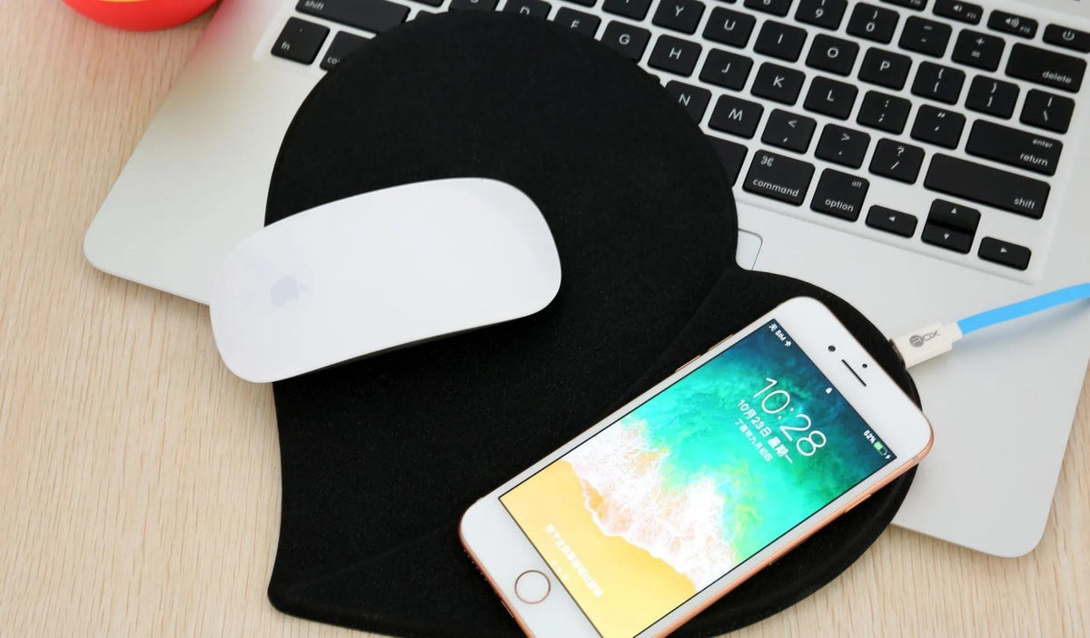 Heart-shaped leather wireless charging mouse pad in red or black with Micro 5-pin cable