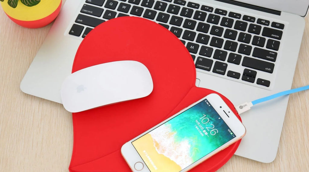 Heart-shaped leather wireless charging mouse pad in red or black with Micro 5-pin cable