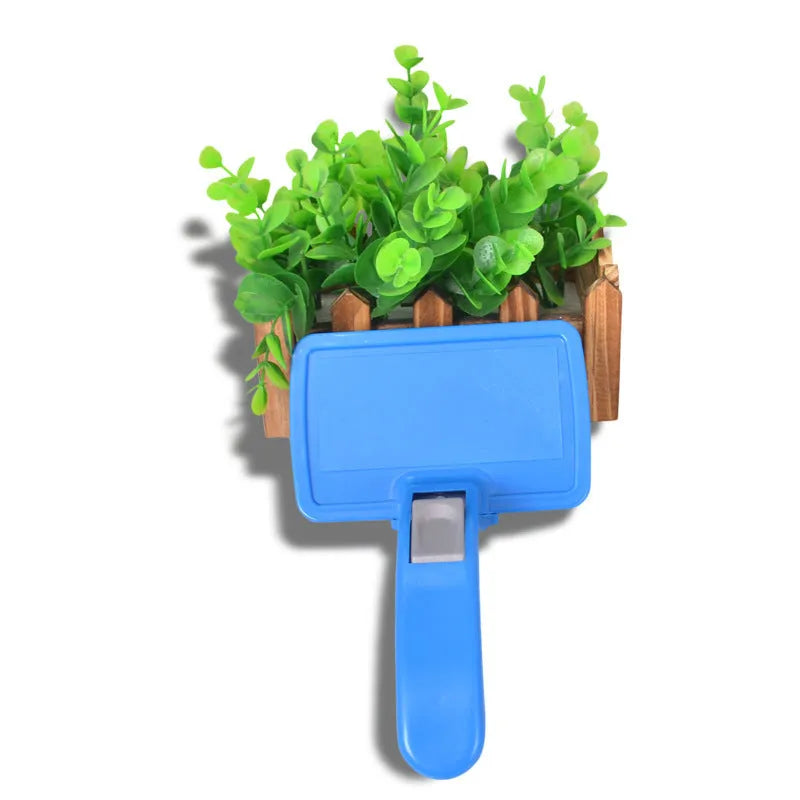 Self-cleaning pet brush comb for dogs and cats measuring 16 x 10cm with comfortable handle