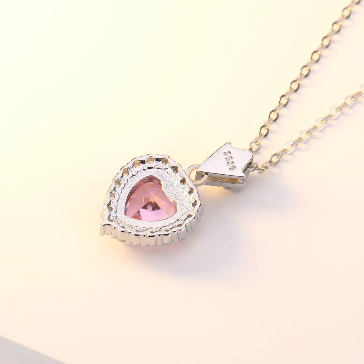 Micro-set zircon heart necklace with white gold plated 30% white copper pendant for women's banquet wear