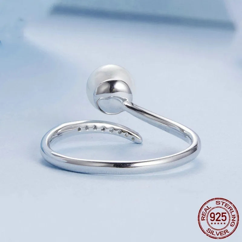 S925 sterling silver adjustable ring with shell pearls on woman's hand