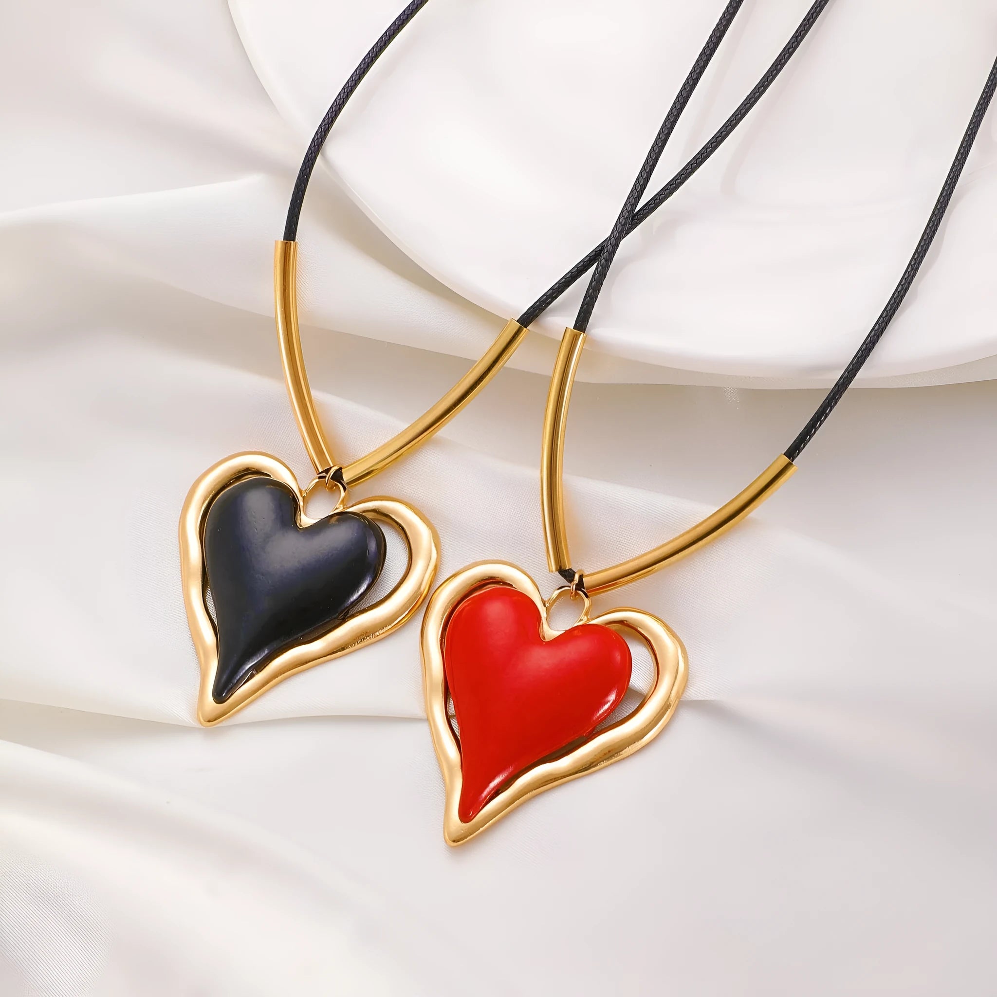 Minimalist exaggerated big heart pendant necklace for women, alloy electroplated, adjustable 51-60cm chain, black colour option