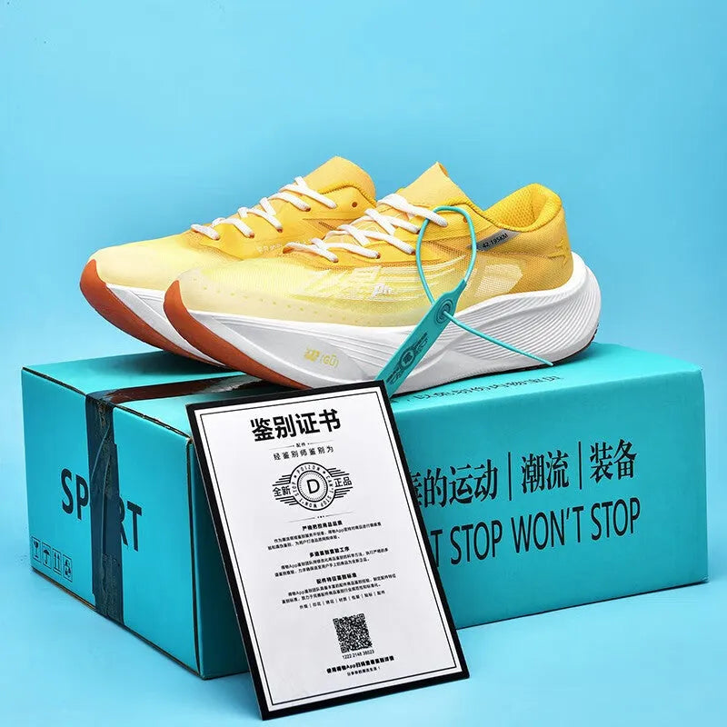 Low-top carbon plate running sneaker in a modern colour with mesh upper and natural rubber sole.
