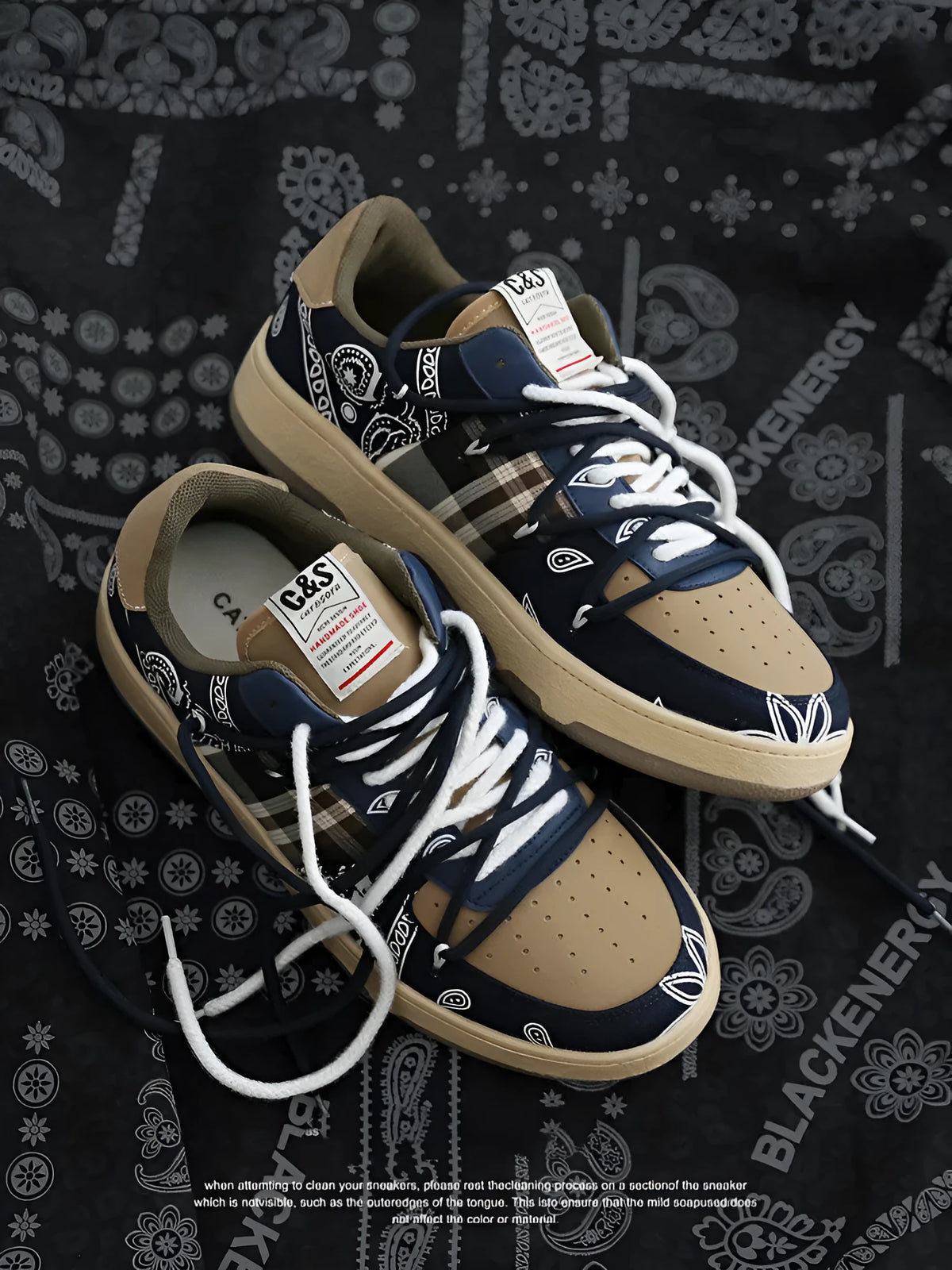 Men's low-top platform sneakers in beige with PU upper and rubber sole, lace-up closure, flat heel.