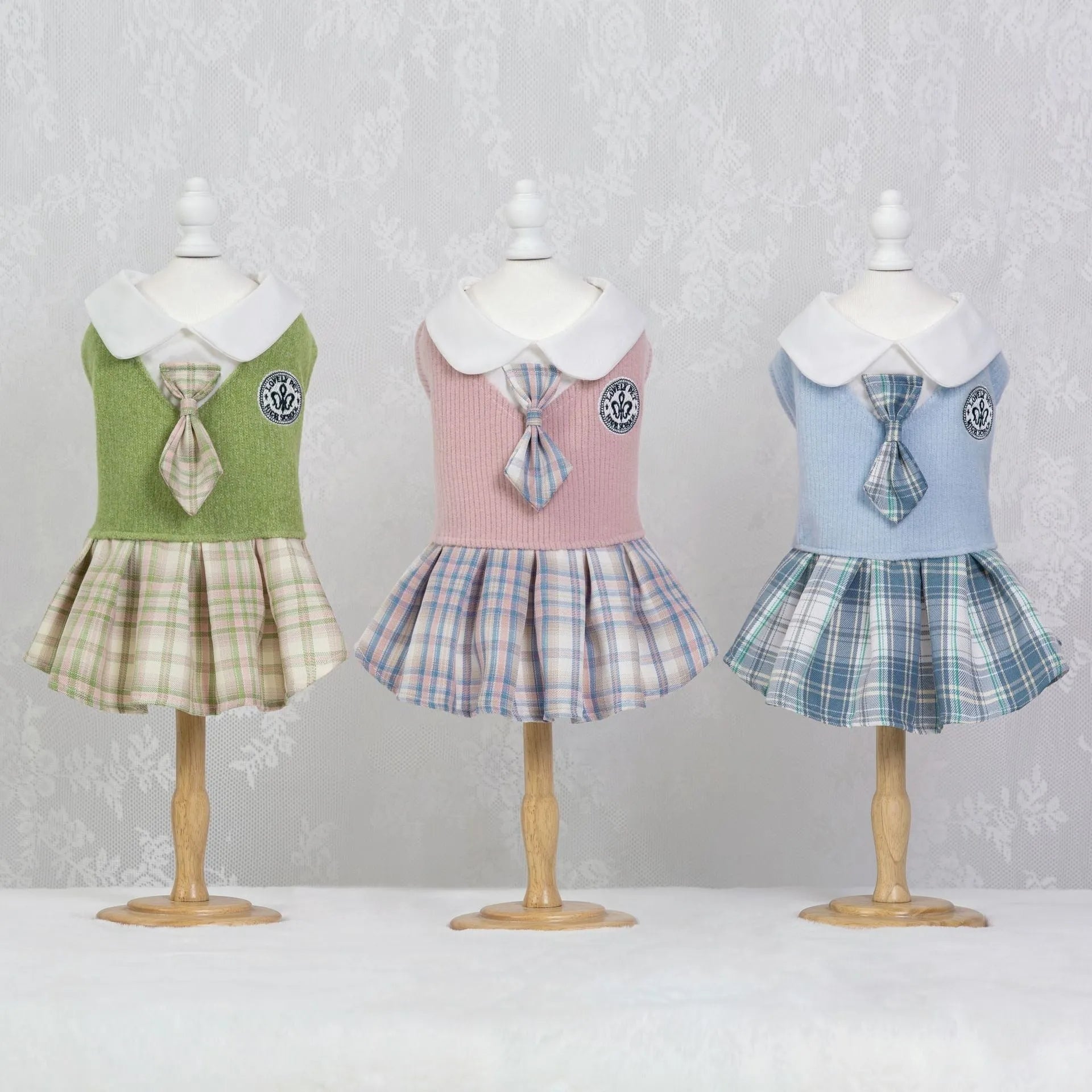 Polyester tartan skirt for pets in princess style with pink, blue, or green colours