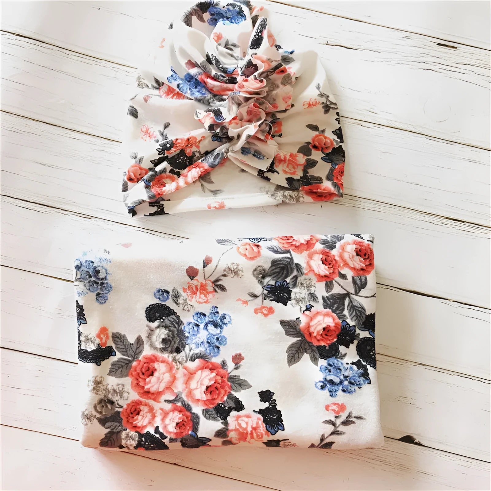 Baby wrapping cloth in white wreath hat pattern – cotton twill swaddle 70 cm