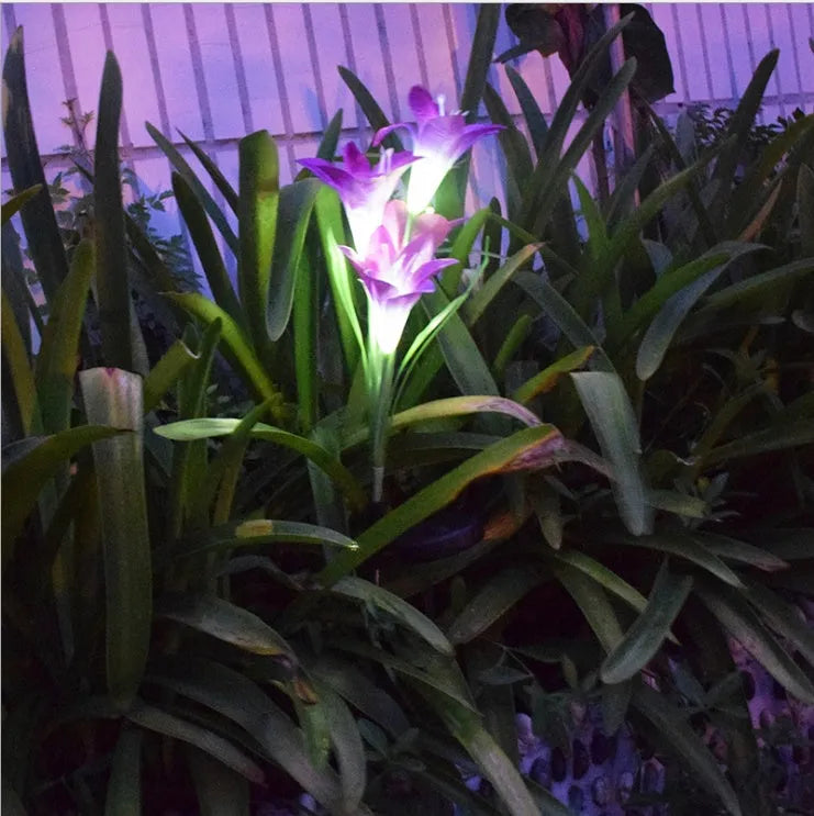 Outdoor solar garden light with 7 colourful LEDs and lily design, IP65 waterproof