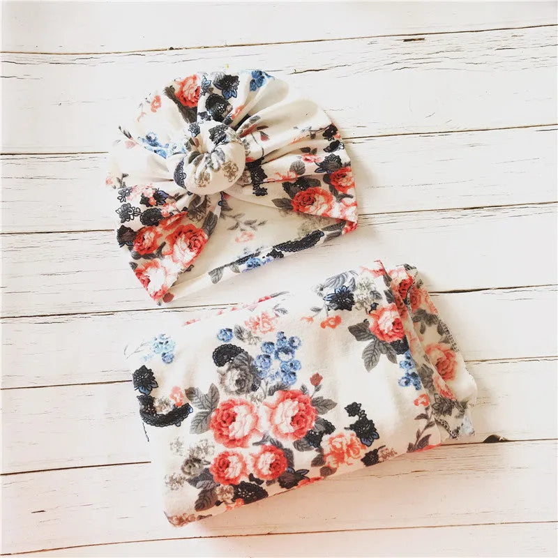 Baby wrapping cloth in white wreath hat pattern – cotton twill swaddle 70 cm
