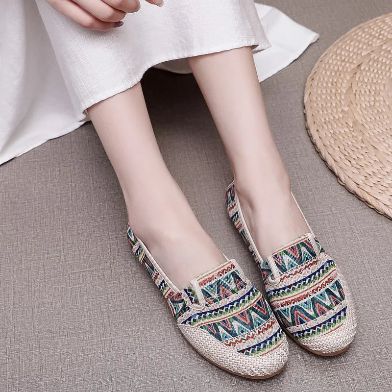 Women's ethnic style cloth shoes with flat heel, colour stitching and shallow mouth design