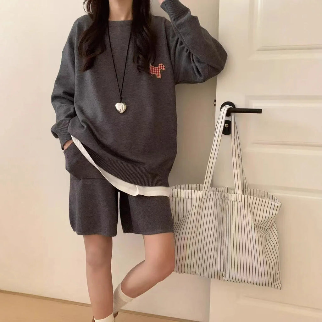 Women's casual knitted sweater and shorts suit with animal embroidery pattern in imitation cashmere fabric