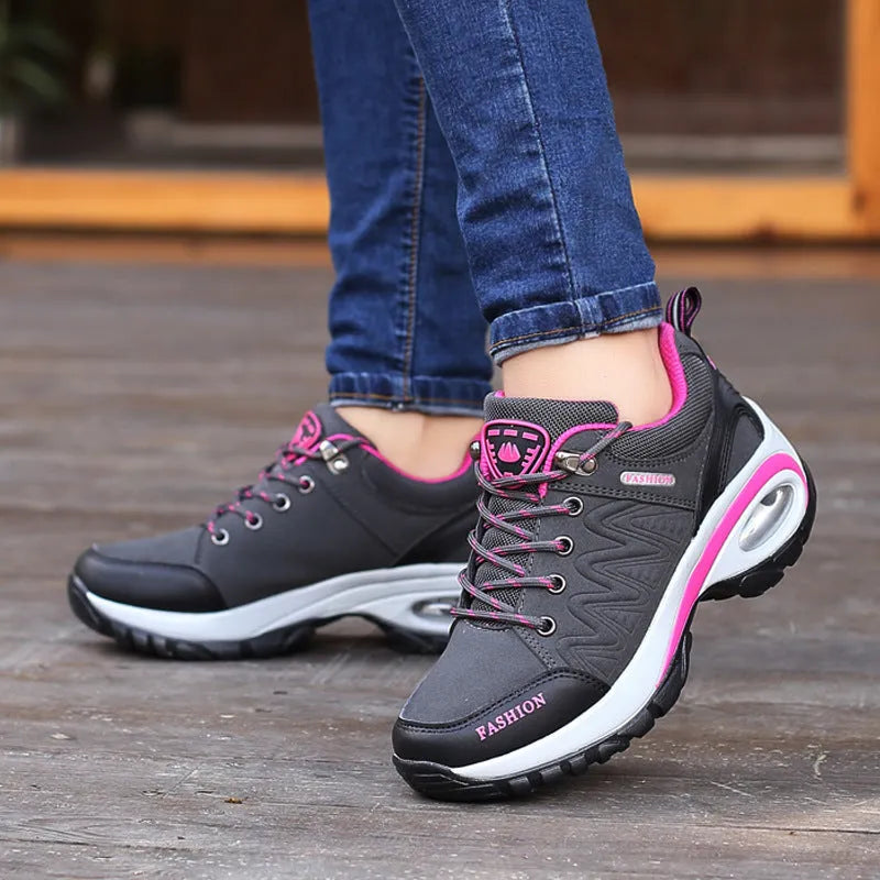 Non-slip waterproof hiking shoes in black with synthetic leather upper and PU outsole