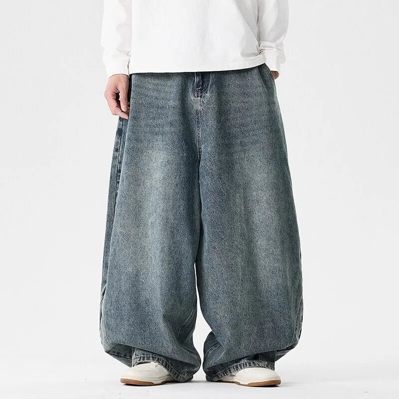 Men's plus size baggy jeans in cotton denim with straight leg opening