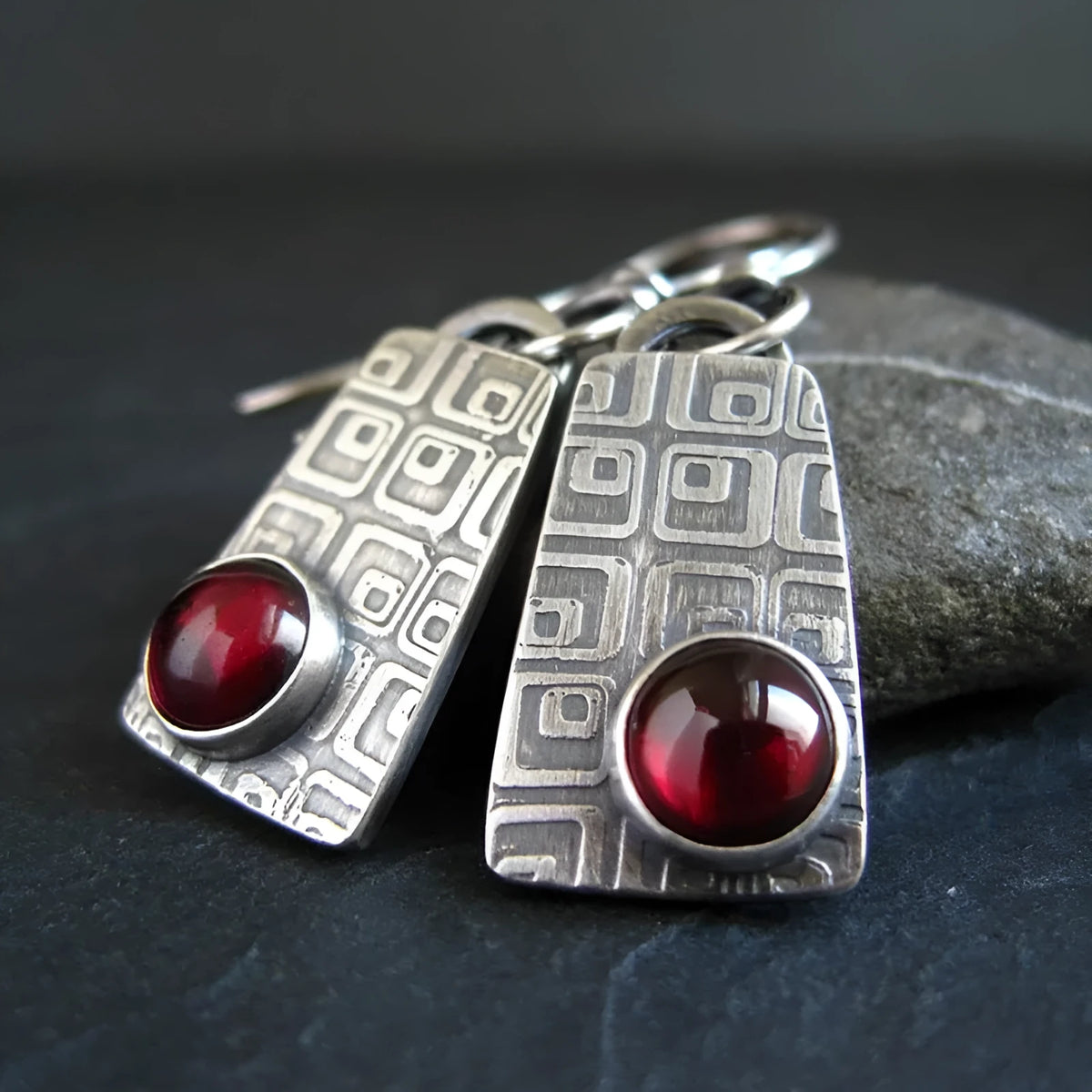 Retro geometric square pattern earrings with inlaid ruby and round element in silver alloy