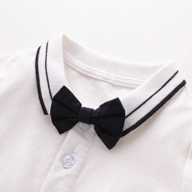 Baby gentleman's short sleeve bodysuit in neutral colour for spring summer with trimmed threads