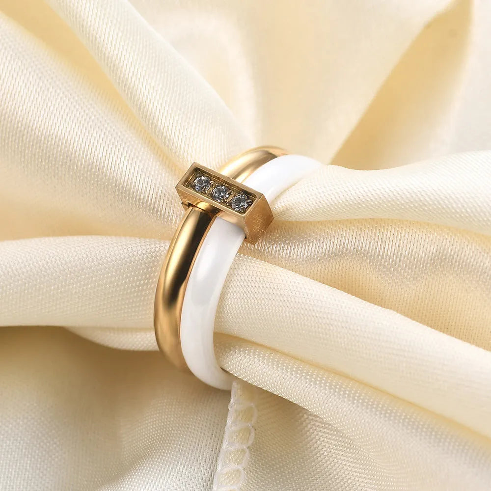 Geometric ceramic women's ring with zirconium inlay and glossy stitching in steel black.