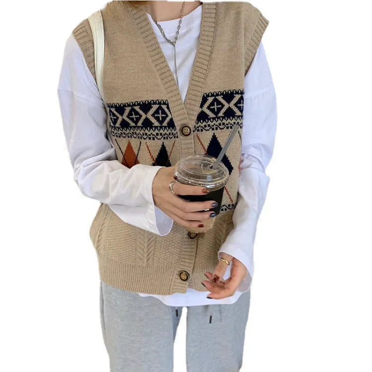 Women's loose sleeveless cardigan top in a red diamond plaid pattern