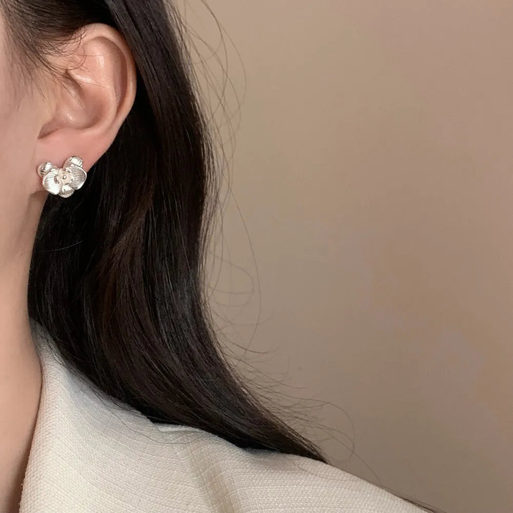 Copper retro flower earrings for women in gold or silver electroplated colour with petal design