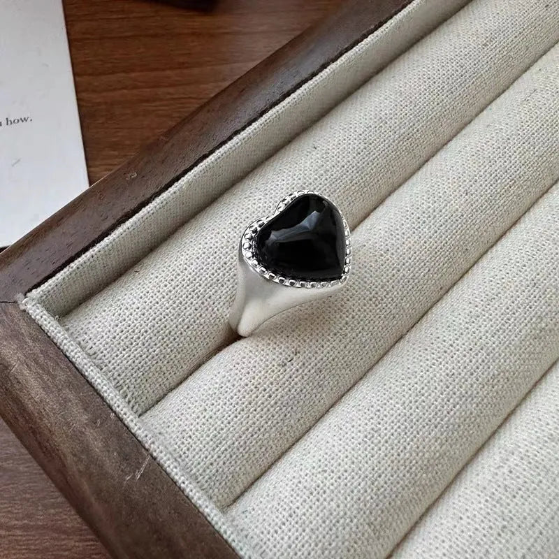 S925 sterling silver ring with heart-shaped black agate stone and adjustable open mouth design