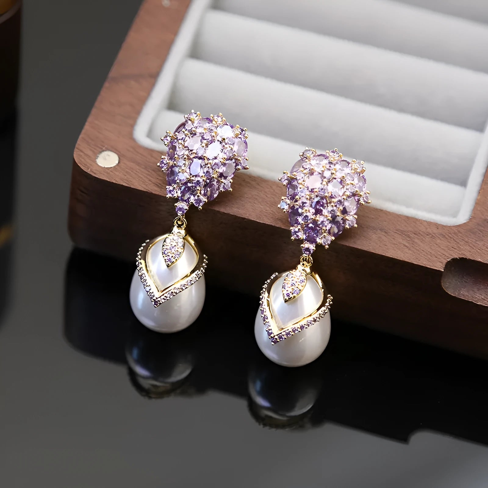 Drop-shaped women's pearl earrings with zircon stones in copper 18K setting