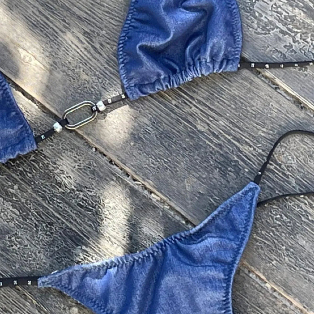 Low waist lace-up three-point mini bikini set in solid colour polyester, sizes S M L, backless briefs style