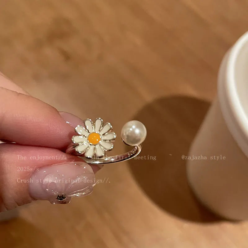 Women's copper opening ring with electroplated finish in daisy pearl and plain styles