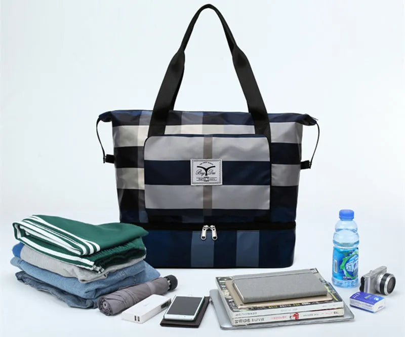 Foldable travel duffel bag in black with waterproof Oxford cloth, 20-35L capacity, and dry wet separation feature