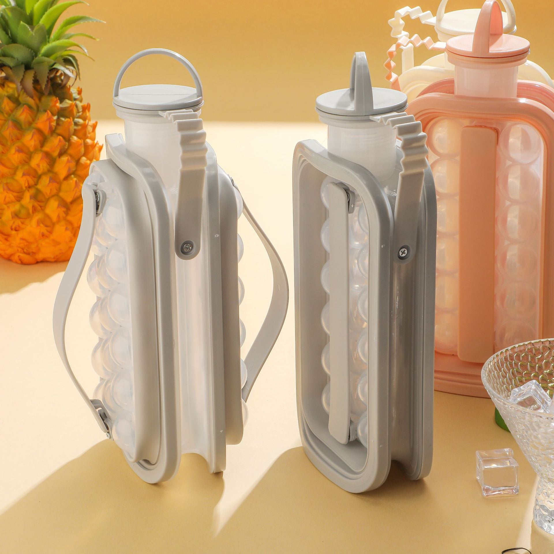 2-in-1 Portable Quick Release Ice Ball Cold Kettle Summer Kitchen Gadget with 17 Ball Capacity, ABS+TPR Material Construction for Easy Cleaning and Freezer Odour Protection