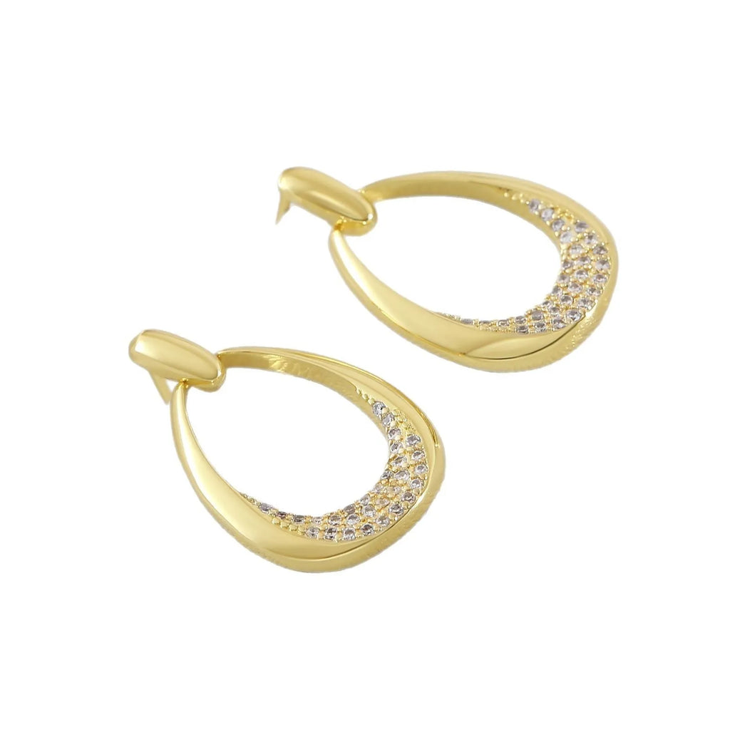 Women's geometric drop-shaped earrings in yellow gold with round and oval elements