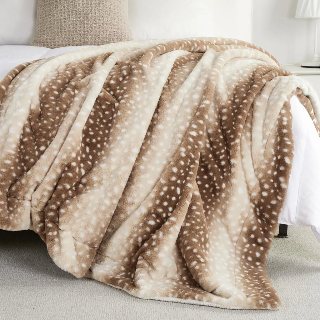 White polyester flannel blanket with animal stripe pattern in European and American style