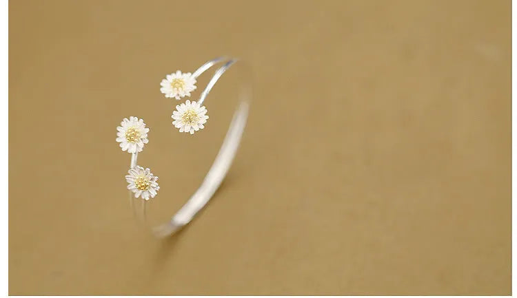 S925 sterling silver double daisy bracelet with a sweet floral design for wholesale silver jewellery
