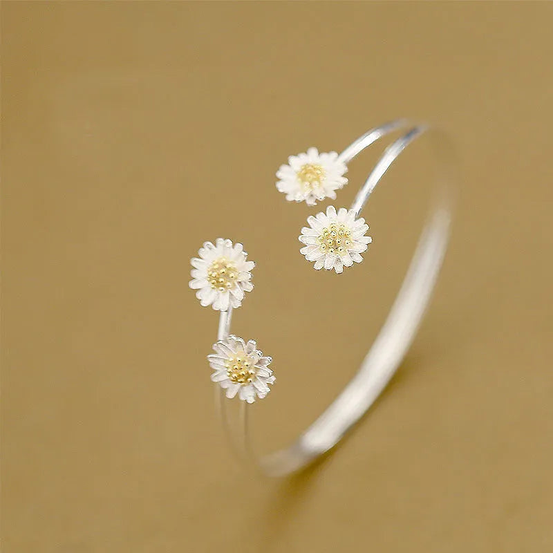 S925 sterling silver double daisy bracelet with a sweet floral design for wholesale silver jewellery