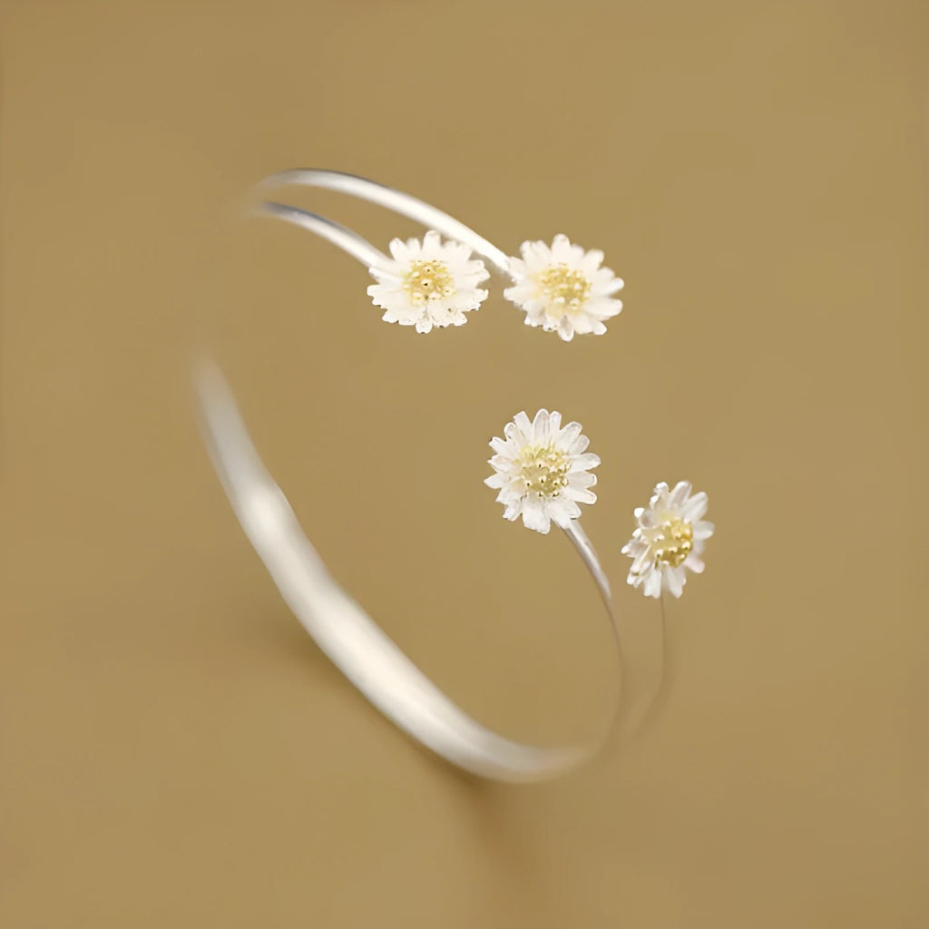 S925 sterling silver double daisy bracelet with a sweet floral design for wholesale silver jewellery